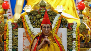 El dalái lama celebra su 90º cumpleaños con una oración por la paz