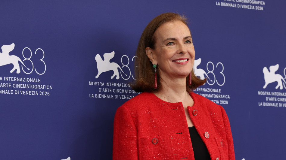 Carole Bouquet, 'il potere rende un po' matti, nella politica e negli affari'