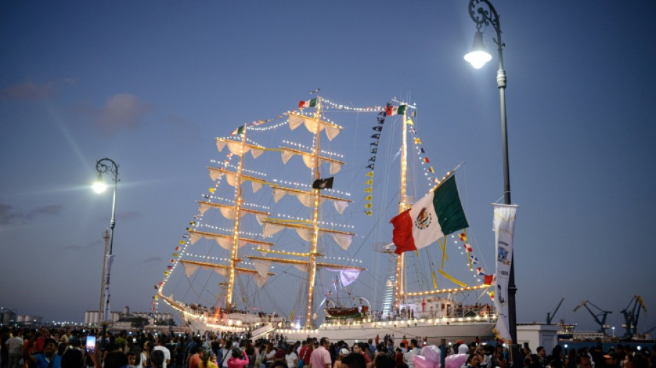 Regresa a México el buque escuela que chocó contra el puente de Brooklyn