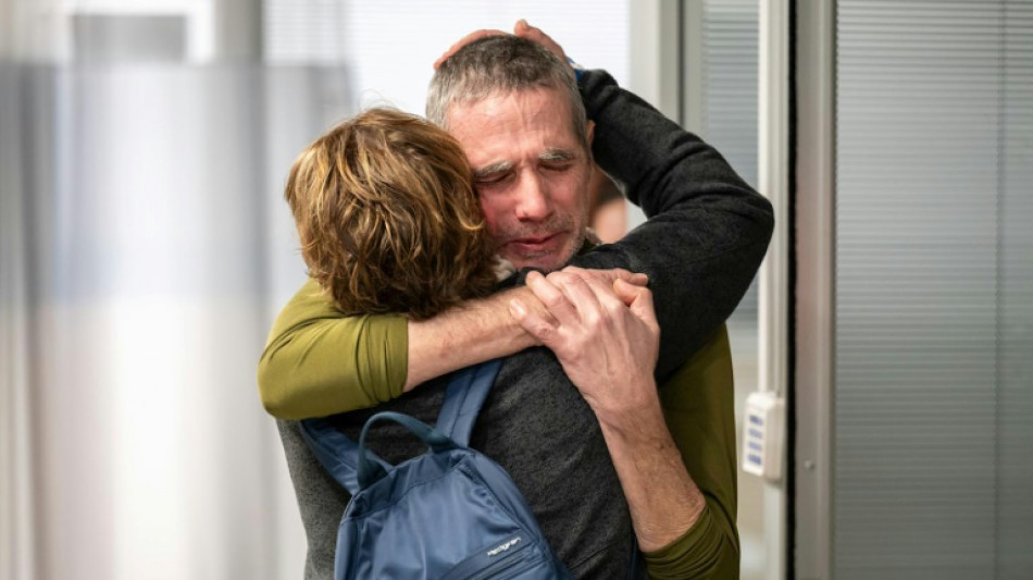 "Beaucoup de larmes" et "peu de mots" &agrave; la lib&eacute;ration des deux otages isra&eacute;liens