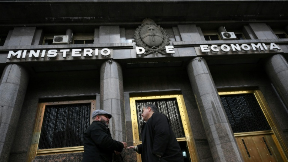 Peso argentino bajo presión pese a auxilio de EEUU en la recta final a las legislativas