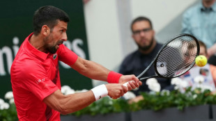 Djokovic elimina francês e vai à 3ª rodada de Roland Garros