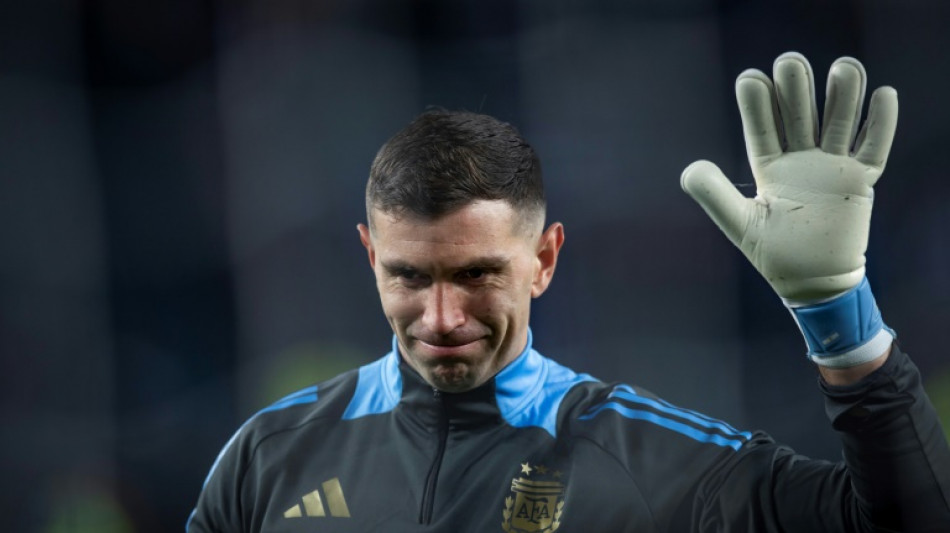 'Dibu' Mart&iacute;nez vai lutar para ser liberado pelo Aston Villa para disputar Jogos Ol&iacute;mpicos