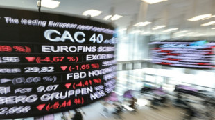 La Bourse de Paris termine sans entrain après la perte du triple A américain