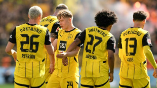 Dortmund vence Leverkusen e mantém chances de vaga na Champions