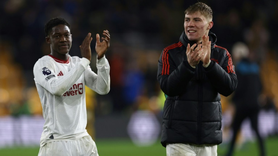 Manchester United vence Wolverhampton de virada nos acr&eacute;scimos em jogo espetacular