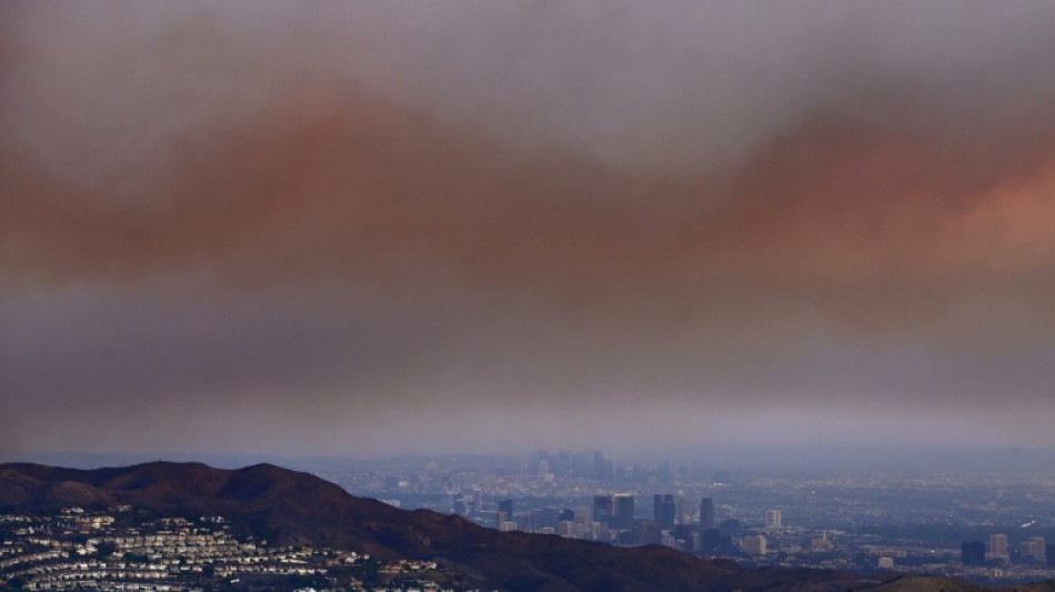 Br&auml;nde in Los Angeles: Beh&ouml;rden warnen Einwohner vor Verlassen ihrer Wohnungen