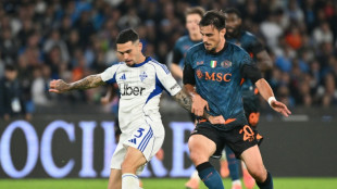 Napoli tropeça com Como no Italiano e fica com liderança ameaçada