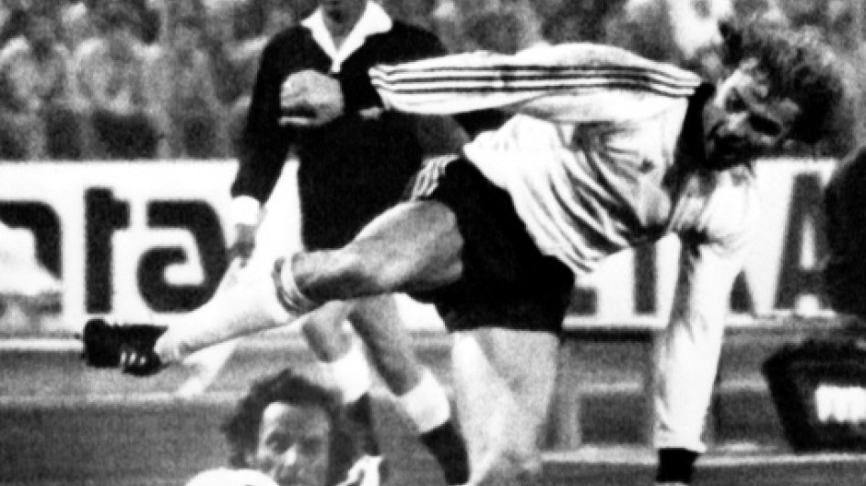 Fallece Bernd H&ouml;lzenbein, campe&oacute;n del mundo alem&aacute;n de 1974 