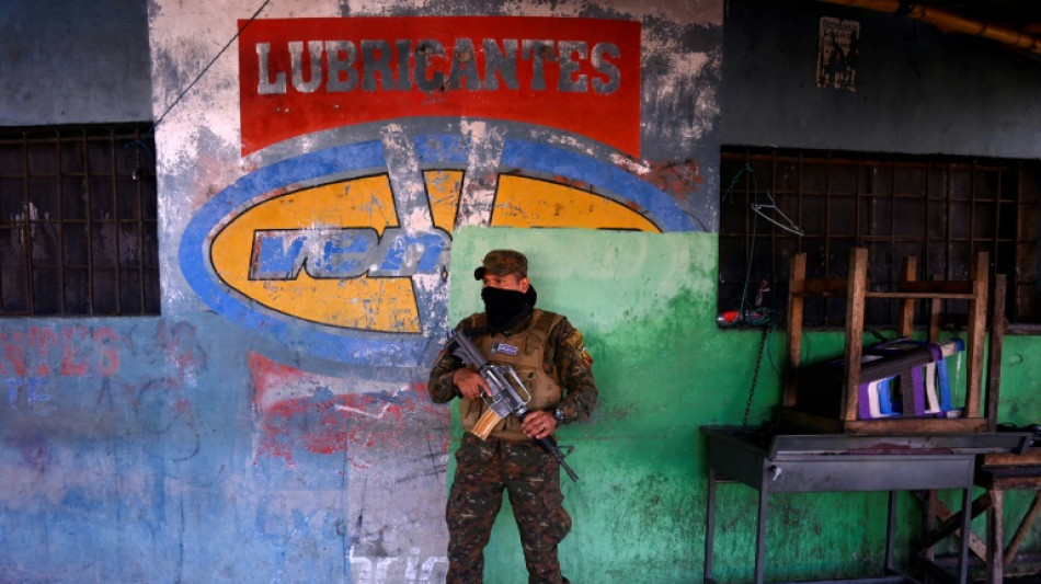 Comerciantes salvadore&ntilde;os vencen el temor a las pandillas y buscan abrirse camino
