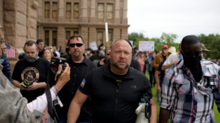 Un te&oacute;rico de la conspiraci&oacute;n en el caso de Sandy Hook deber&aacute; pagar una indemnizaci&oacute;n de 4,1 millones de d&oacute;lares