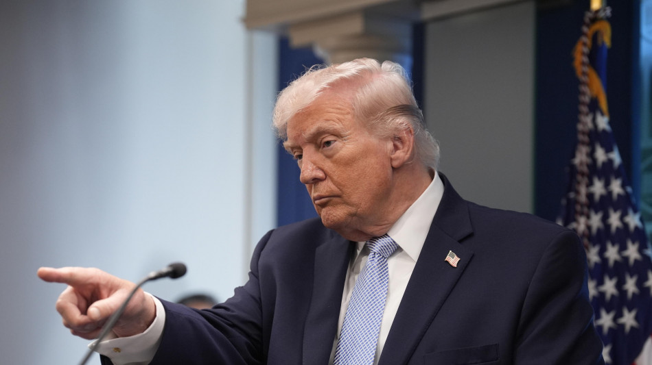 Trump, 'voci di pedaggi dell'Iran su Hormuz, meglio non lo facciano'