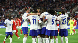 Fran&ccedil;a come&ccedil;a Euro com vit&oacute;ria sobre &Aacute;ustria (1-0) mas Mbapp&eacute; fratura nariz