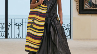 Sfila a Biarritz la prima collezione Chanel Cruise di Blazy