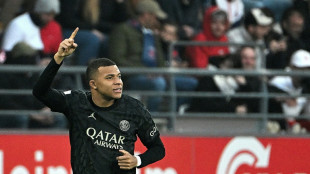 Com hat-trick de Mbapp&eacute;, PSG vence Reims e &eacute; o novo l&iacute;der do Franc&ecirc;s