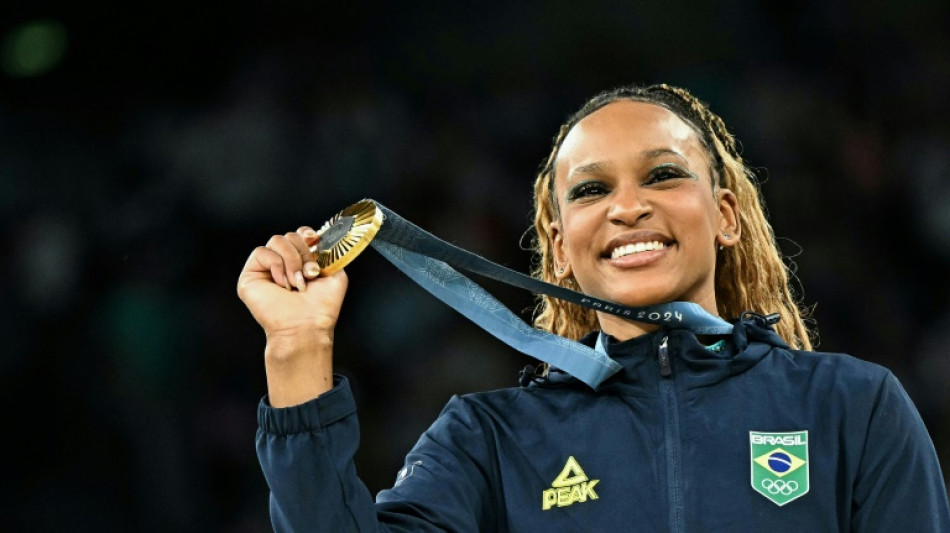 Fa&ccedil;anha de Rebeca Andrade inspira meninas de Guarulhos, sua cidade natal