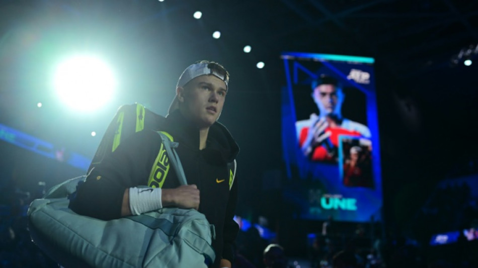 Tsitsipas abandona ap&oacute;s 3 games, e Rune fica com vit&oacute;ria no ATP Finals