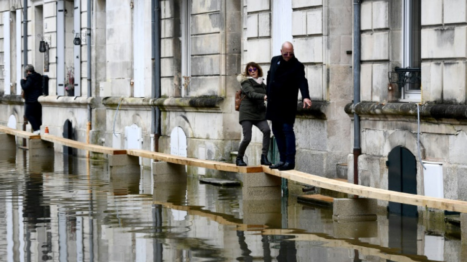 Inondations: la Charente atteint son pic avant une lente décrue jusqu'à Noël