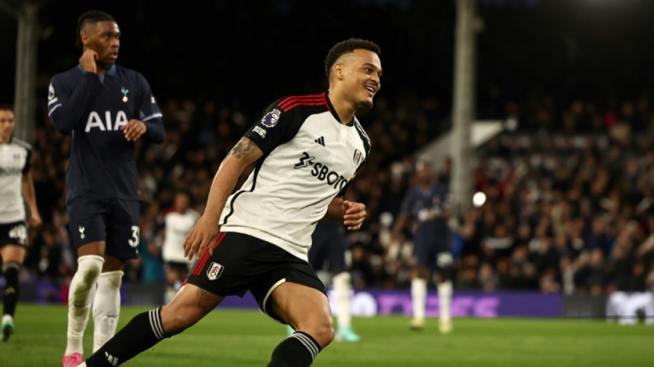 Rodrigo Muniz brilha, e Fulham atropela Tottenham no Campeonato Ingl&ecirc;s