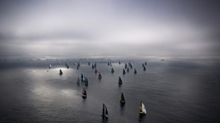 Vend&eacute;e Globe: Jean Le Cam, le doyen, toujours leader 