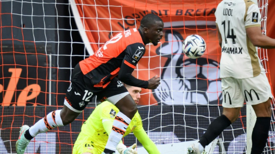 Ligue 1: &agrave; Lens, petite alerte dans la d&eacute;fense