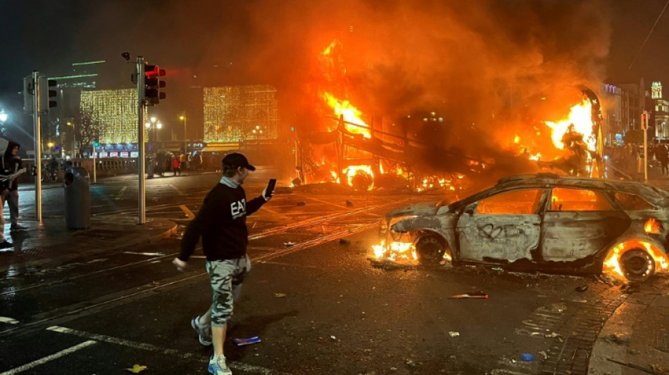 Messerangriff in Dublin l&ouml;st gewaltsame Proteste gegen die Polizei aus
