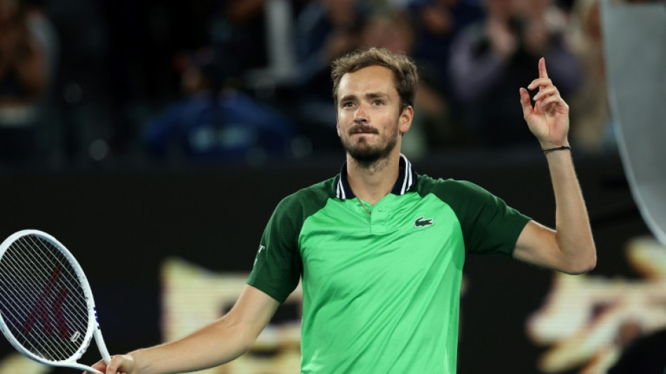 Medvedev vira sobre Zverev e vai enfrentar Sinner na final do Aberto da Austr&aacute;lia