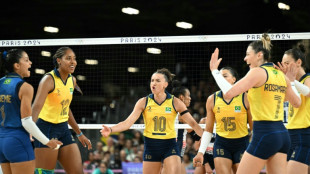 Brasil vence Rep&uacute;blica Dominicana e vai &agrave; semifinal no v&ocirc;lei feminino em Paris