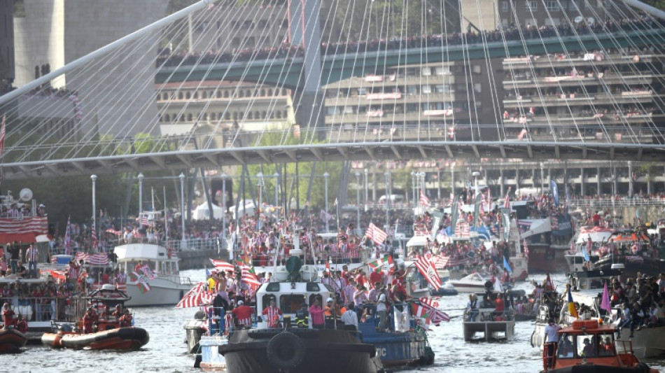 Athletic Bilbao re&uacute;ne multid&atilde;o em desfile de barcos para festejar t&iacute;tulo da Copa do Rei