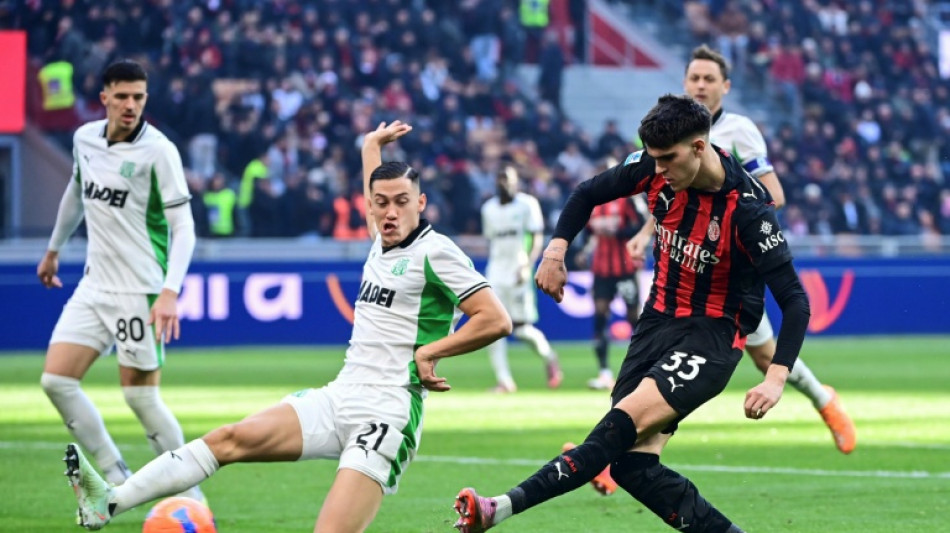 Napoli stumble at Udinese to leave AC Milan top in Serie A
