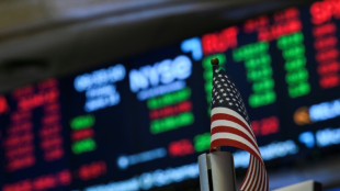 Wall Street termine en baisse, encaisse les dernières annonces commerciales