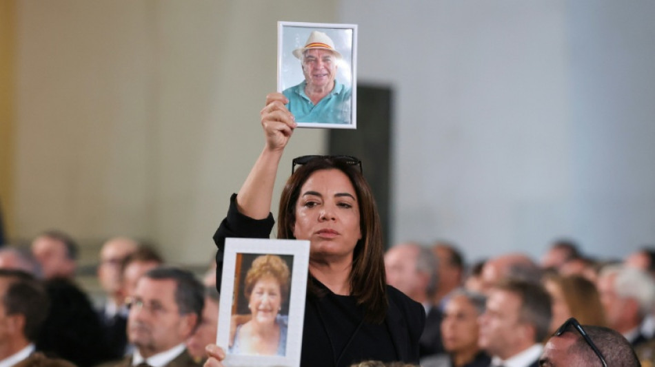 Emoción y tensión en el homenaje a las víctimas de las riadas de hace un año en España