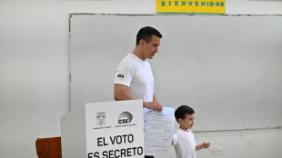 Ecuador vota sobre el regreso de las bases militares extranjeras y la nueva Constituci&oacute;n