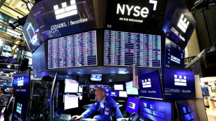 Wall Street cl&ocirc;ture en nette baisse, la tech d&eacute;raille 
