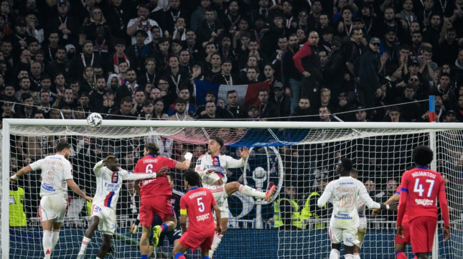 PSG vence Lyon nos acréscimos (3-2) e recupera liderança da Ligue 1