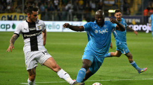 Líder Napoli leva susto mas mantém um ponto de vantagem sobre Inter