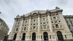 Borsa: Milano rallenta, pesano le banche