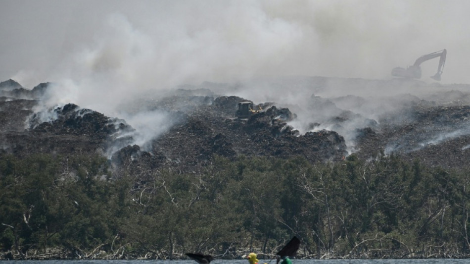 Manila landfill fire leaves locals gasping
