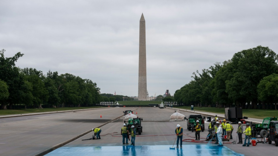 Trump l&auml;sst ber&uuml;hmtem Becken am Lincoln Memorial Schwimmbad-Bodenbelag verpassen