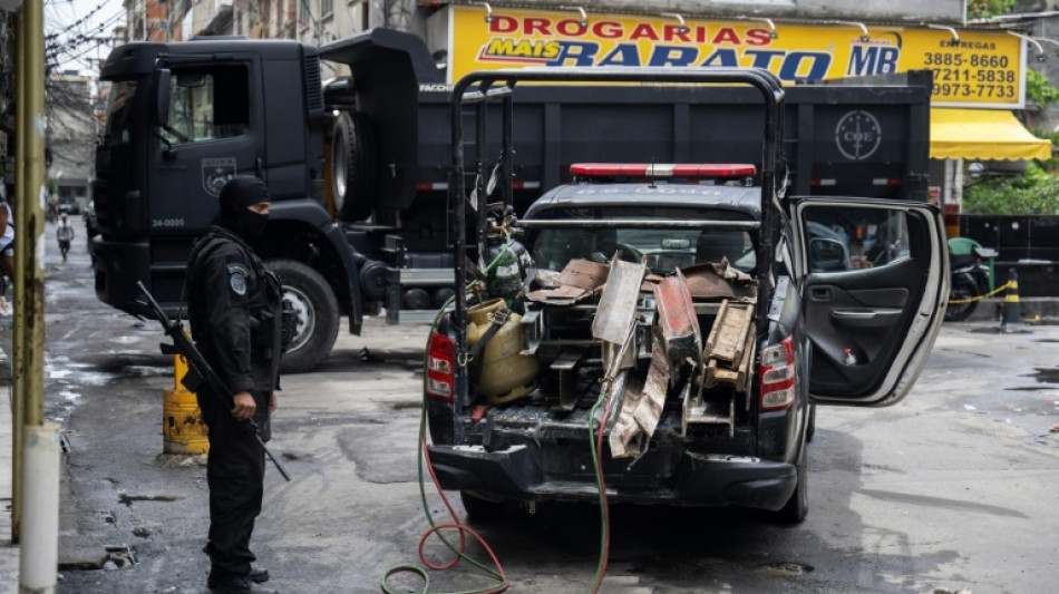 Mil policiais s&atilde;o enviados a favelas do Rio em opera&ccedil;&atilde;o contra o crime organizado 