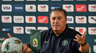 T&eacute;cnico da Nig&eacute;ria se diz 'confuso' com situa&ccedil;&atilde;o do atacante Umar Sadiq