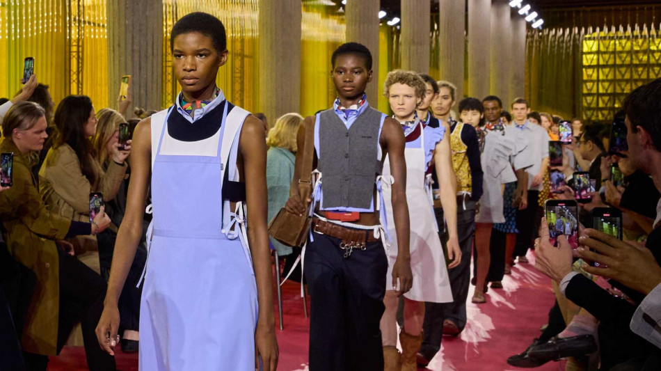 Da Miu Miu a Parigi ecco le ragazze in grembiule