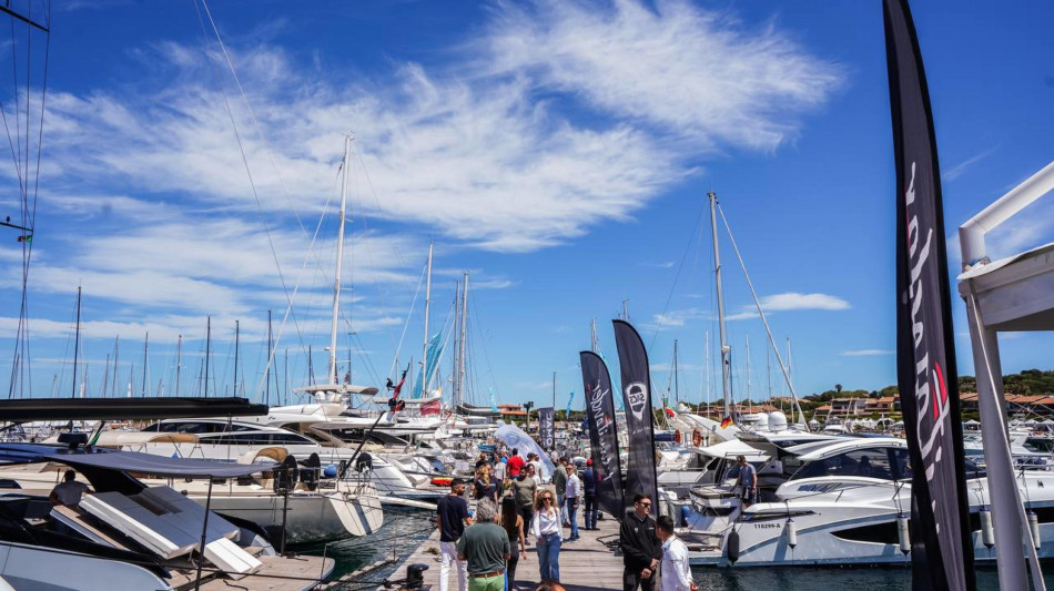 Assoutenti, vacanze sempre più care, tariffe traghetti a +9,7%