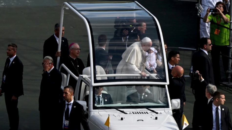 El papa Francisco celebra primera gran misa en Canad&aacute;