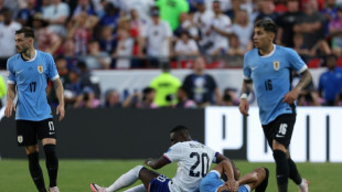Uruguaio Maxi Ara&uacute;jo n&atilde;o tem les&atilde;o ap&oacute;s concuss&atilde;o contra os Estados Unidos