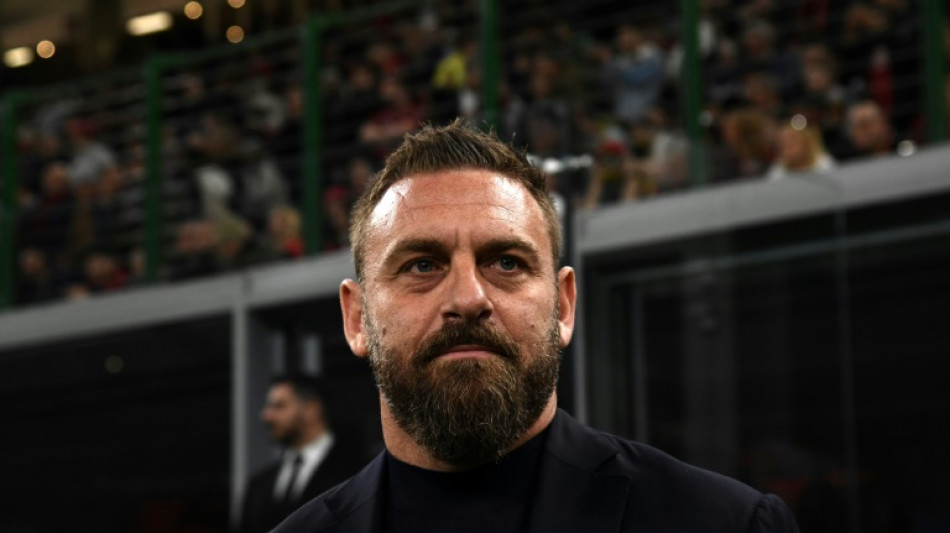T&eacute;cnico Daniele De Rossi renova com a Roma at&eacute; 2027