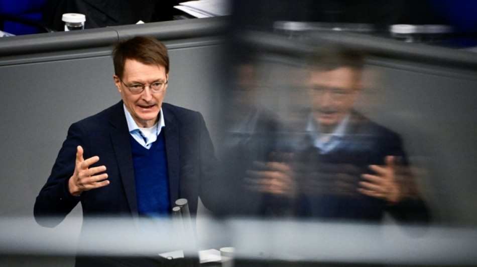 Lauterbach wirbt im Bundestag eindringlich für allgemeine Impfpflicht