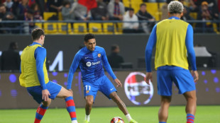 Raphinha sofre les&atilde;o muscular e desfalcar&aacute; Barcelona na final da Supercopa