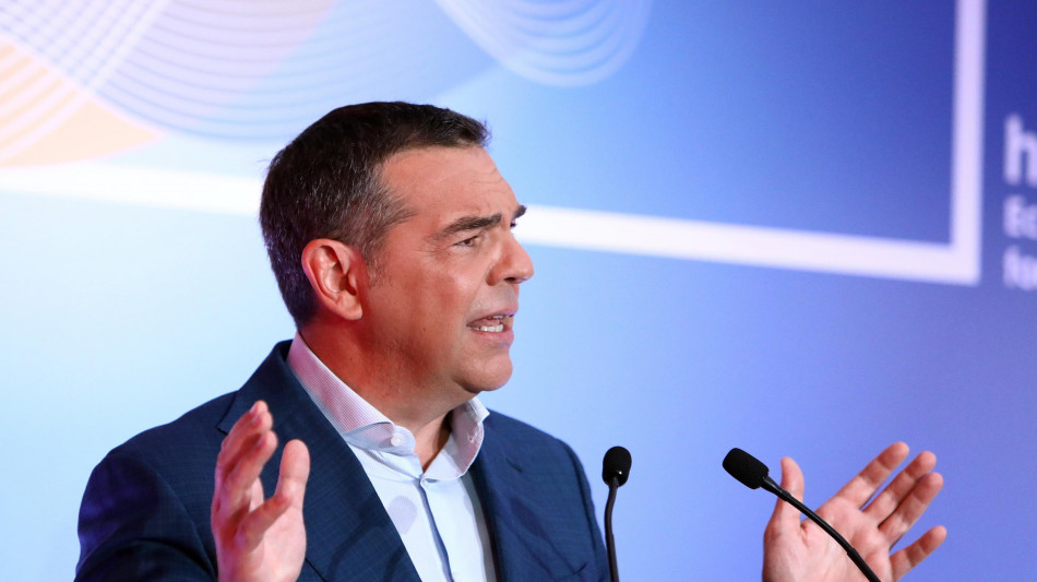 L'ex premier greco Tsipras prepara un nuovo partito, 'pronto a settembre'