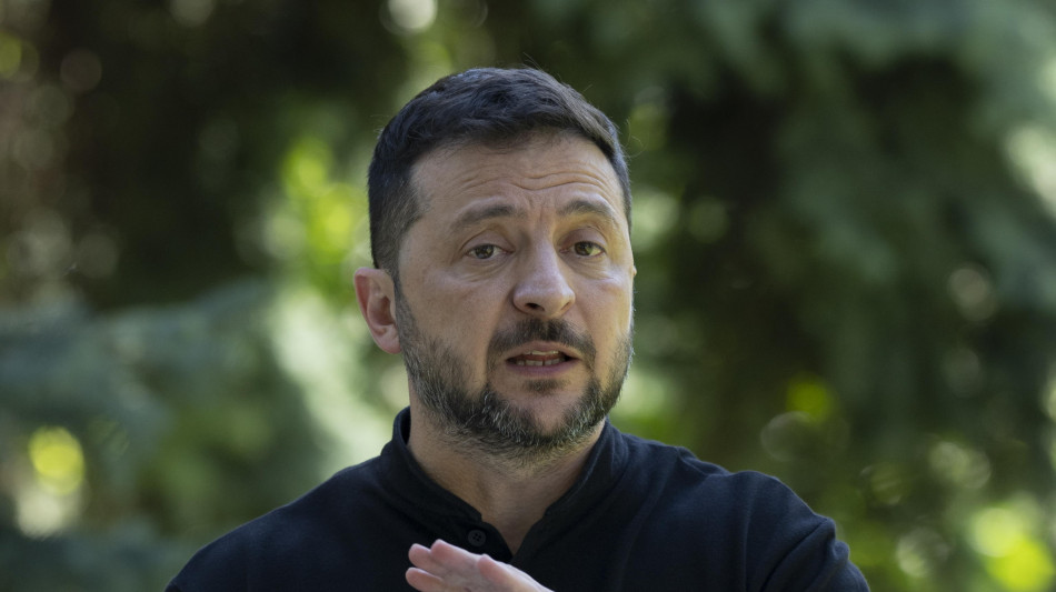 ++ Zelensky chiede a Trump 'posizione chiara' su fine guerra ++
